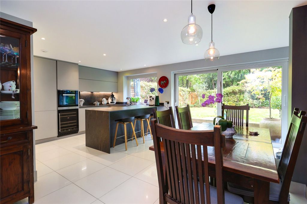 Property photo 3 of 20 Kitchen/Dining Room