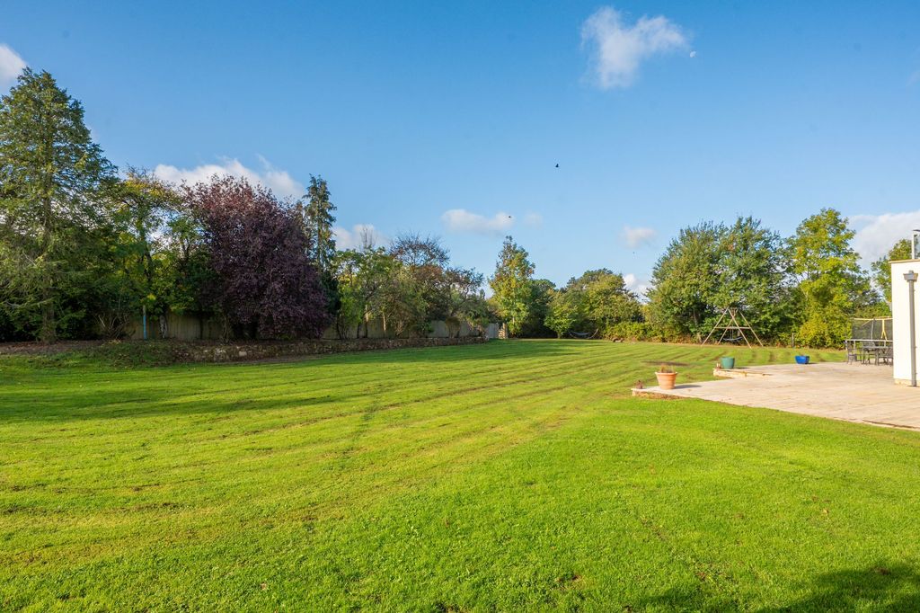 Property photo 3 of 32