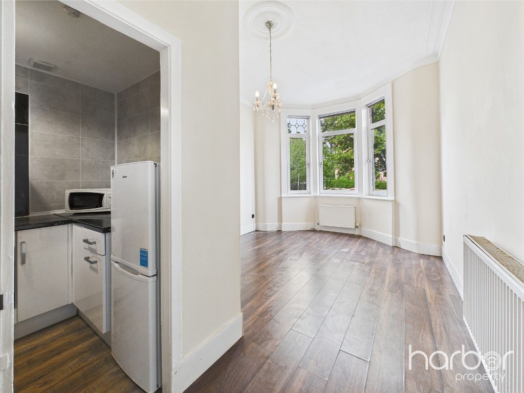 Property photo 2 of 15 4128025