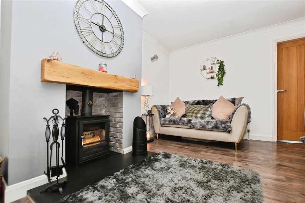 Property photo 2 of 21 5A4Bfe76-Log 20Burner.Jpg
