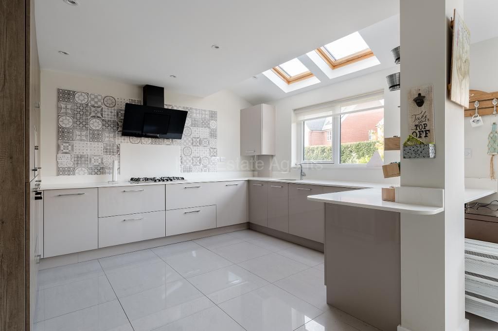 Property photo 3 of 21 Kitchen