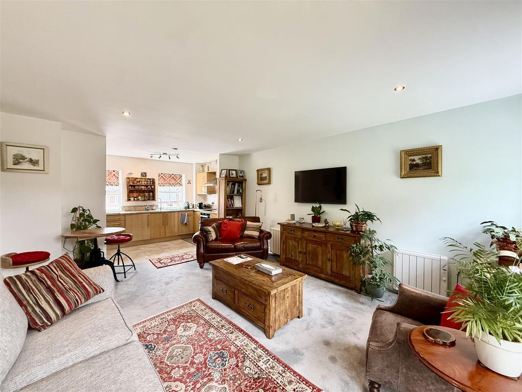 Property photo 2 of 21 2