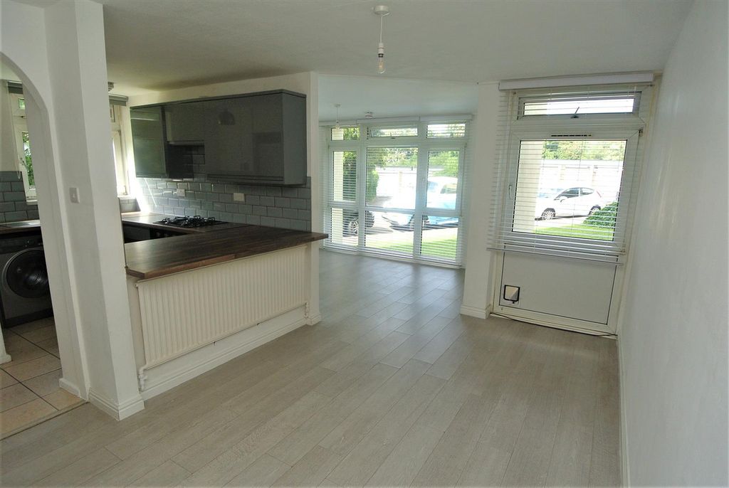Property photo 3 of 9 Manor Court.Jpg