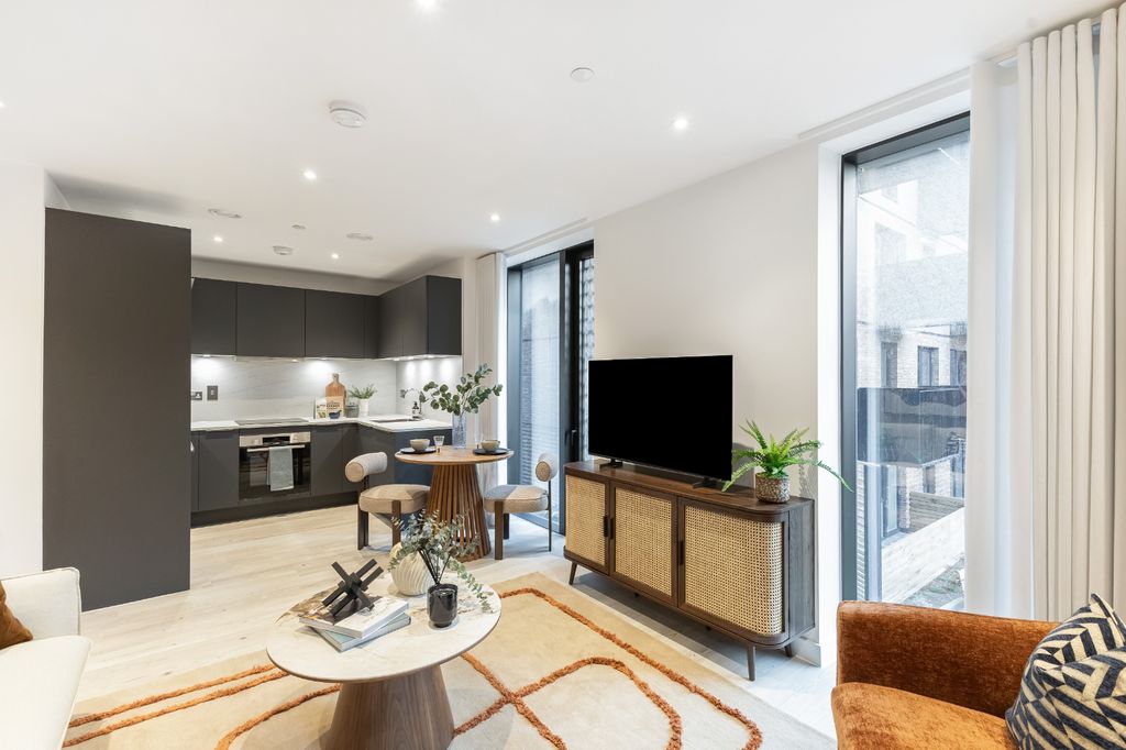 Property photo 3 of 16 101171_(2nd Floor) Prime Point, West Parkside London (10).Jpg