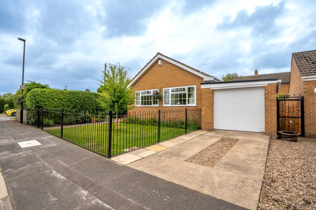 Property photo 1 of 26 1Maythorperufforthyorkyo233Rf421