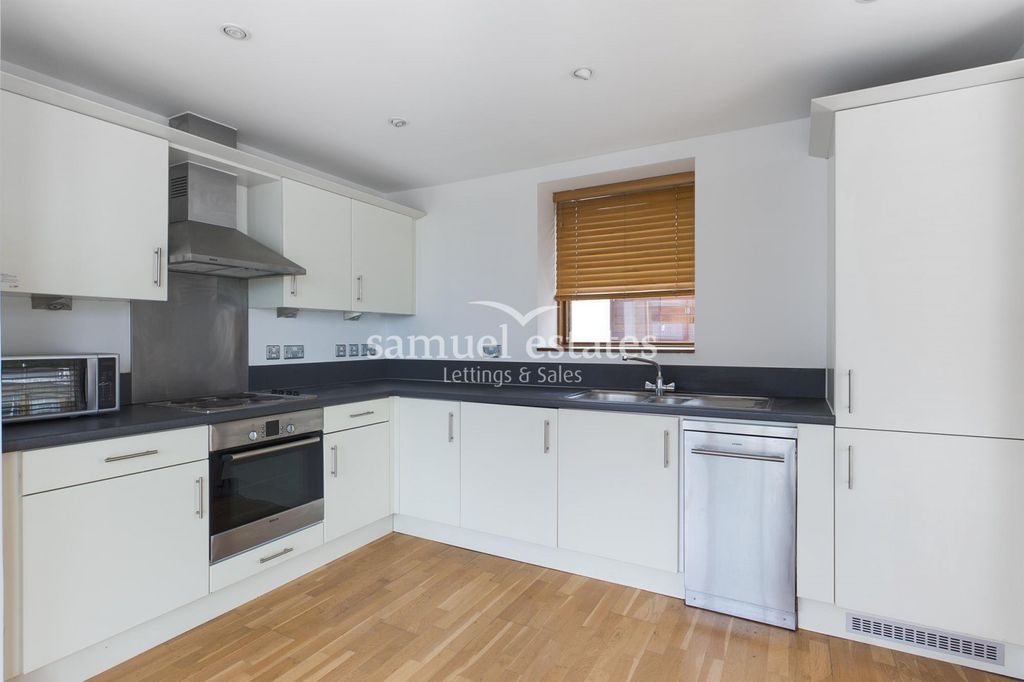 Property photo 2 of 6 Kitchen