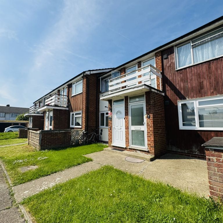 Property photo 1 of 9 Two  Bedroom Maisonette For Sale