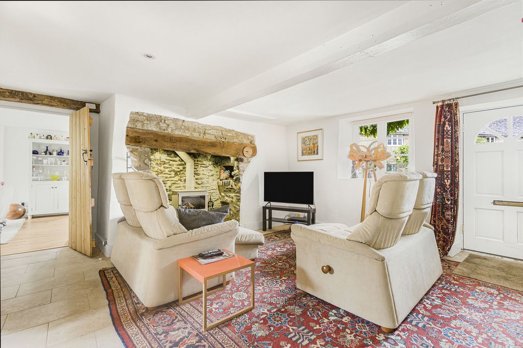 Property photo 2 of 32
