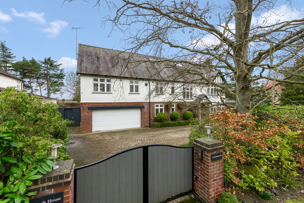 Property photo 1 of 37 Picture No. 16