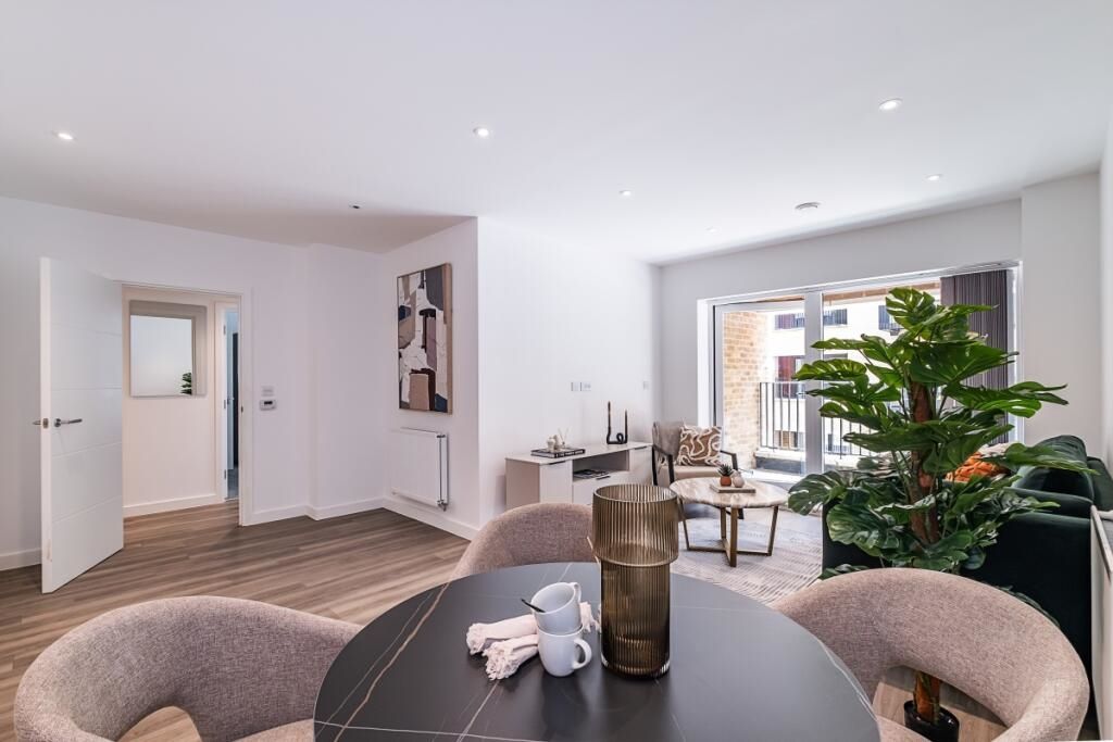 Property photo 2 of 8 112915_P284128_Im...