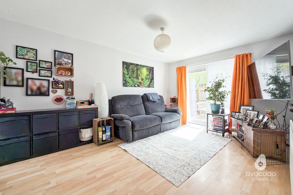 Property photo 3 of 12 4877033