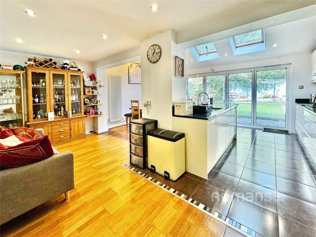 Property photo 2 of 14 Picture No. 09