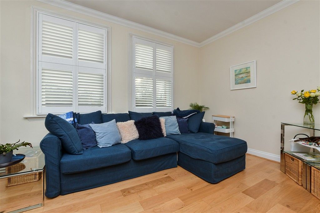 Property photo 3 of 13 Lounge