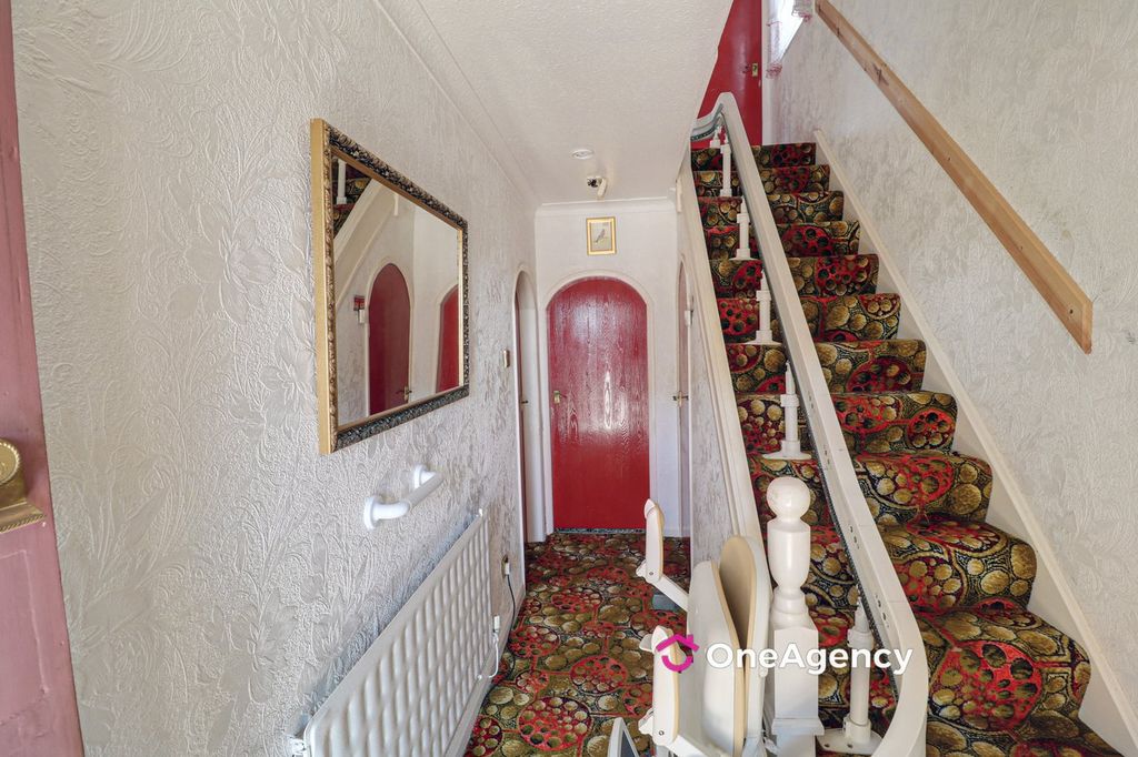 Property photo 2 of 20