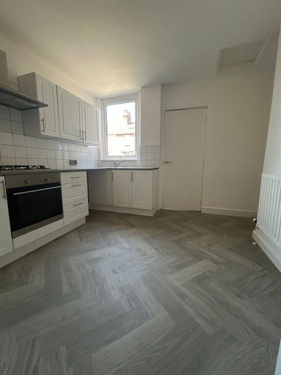 Property photo 3 of 6 Kitchen