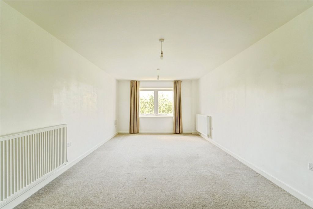 Property photo 2 of 13 Picture No. 12