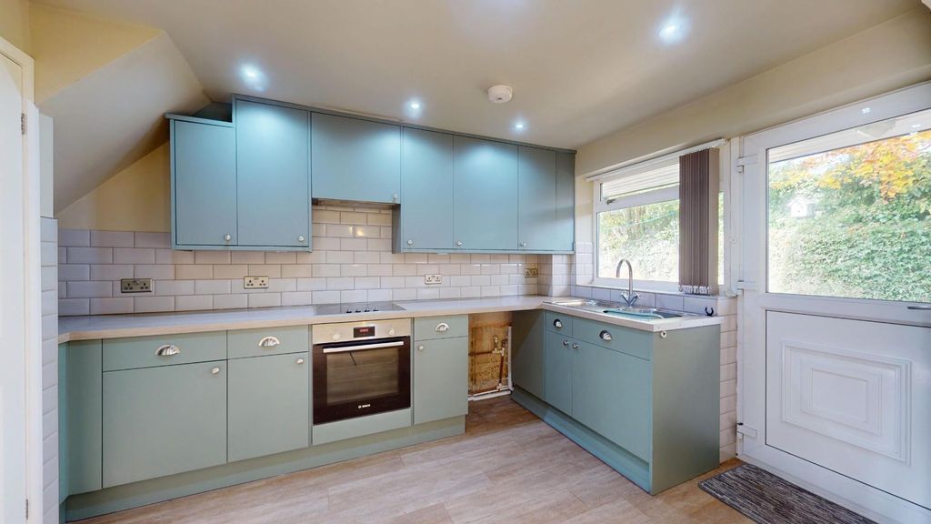 Property photo 2 of 17 Harewood-Crescent-11032025_163536.Jpg