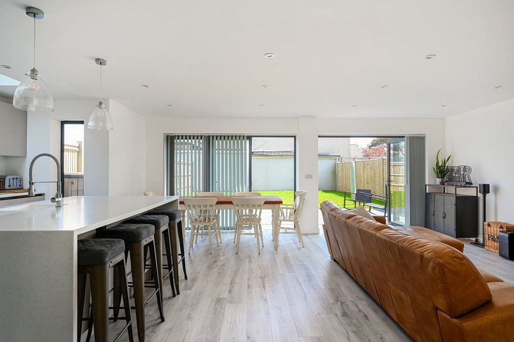 Property photo 3 of 23 Open Plan