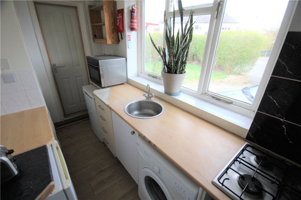 Property photo 2 of 6 Kitchen