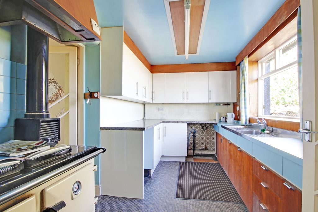 Property photo 2 of 9 Kitchen