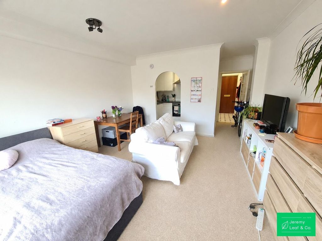 Property photo 1 of 7 Bedroom