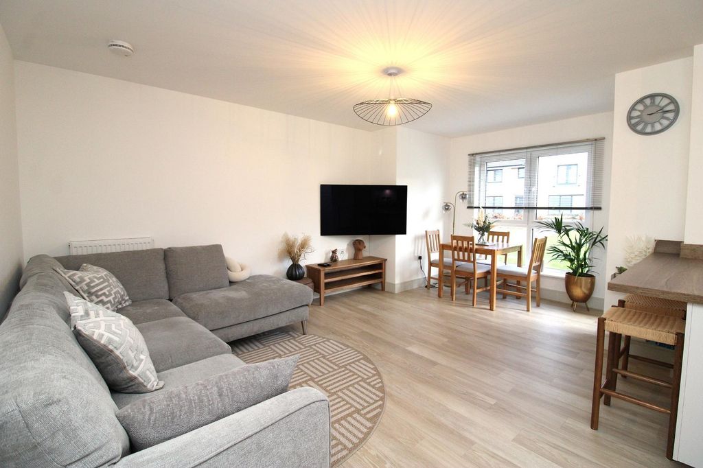 Property photo 2 of 9 Lounge