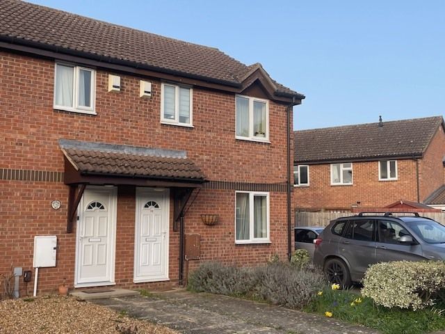 Property photo 1 of 9 Elgar Drive, Shefford...