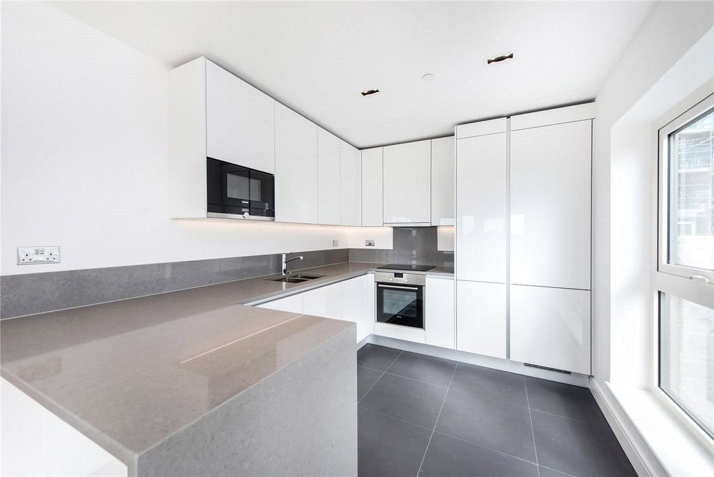 Property photo 3 of 8 Kitchen