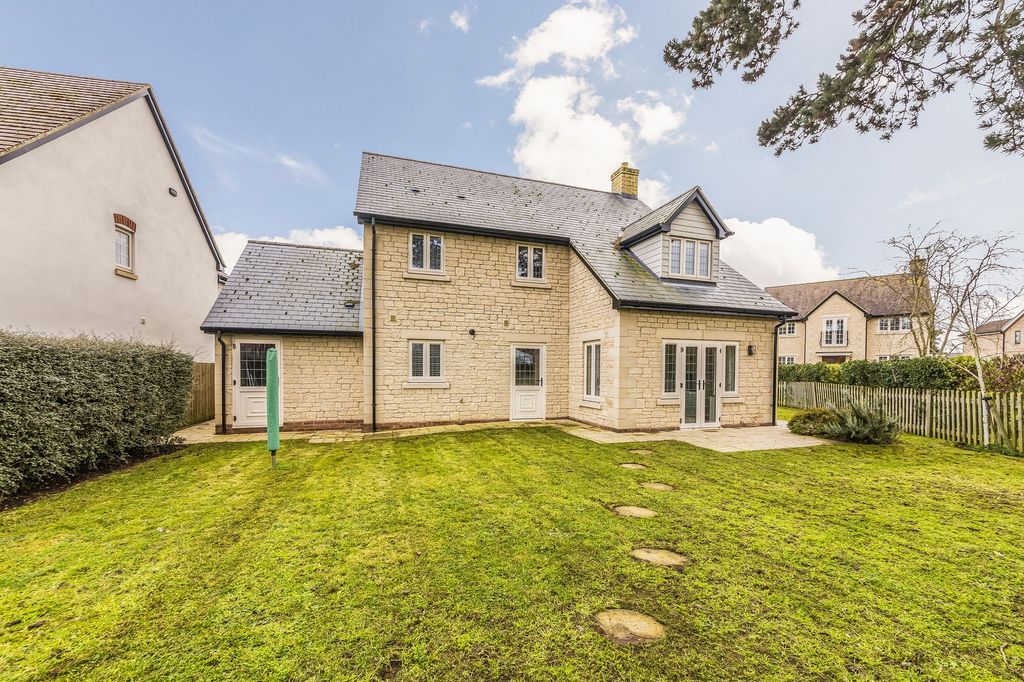 Property photo 2 of 25