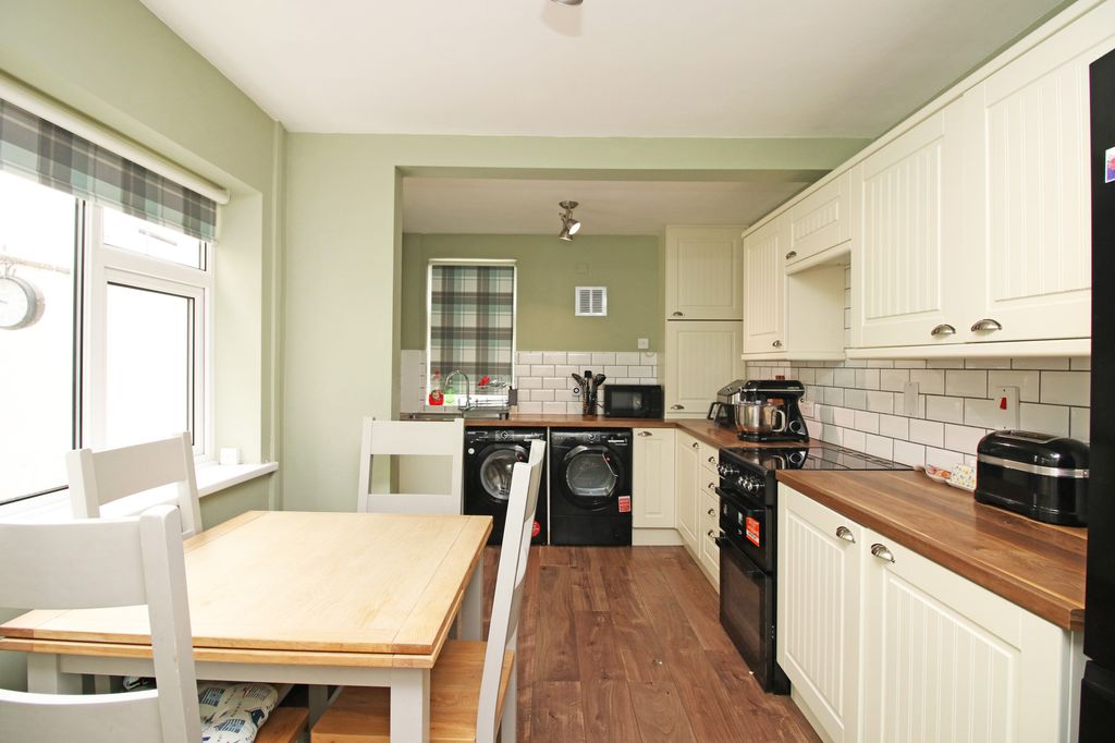 Property photo 3 of 25