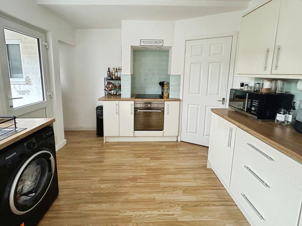 Property photo 2 of 19 Kitchen