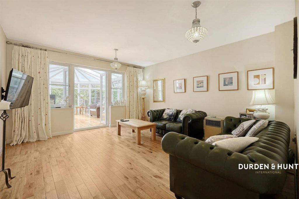 Property photo 2 of 20 St Nicholas Place