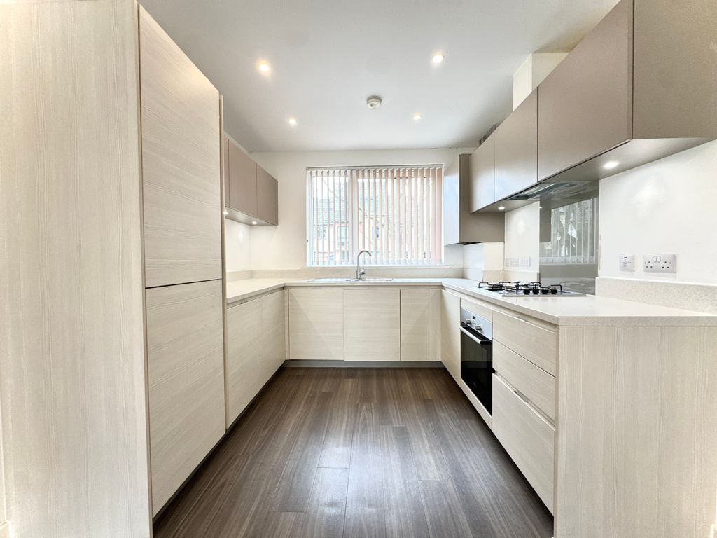 Property photo 2 of 11 Kitchen