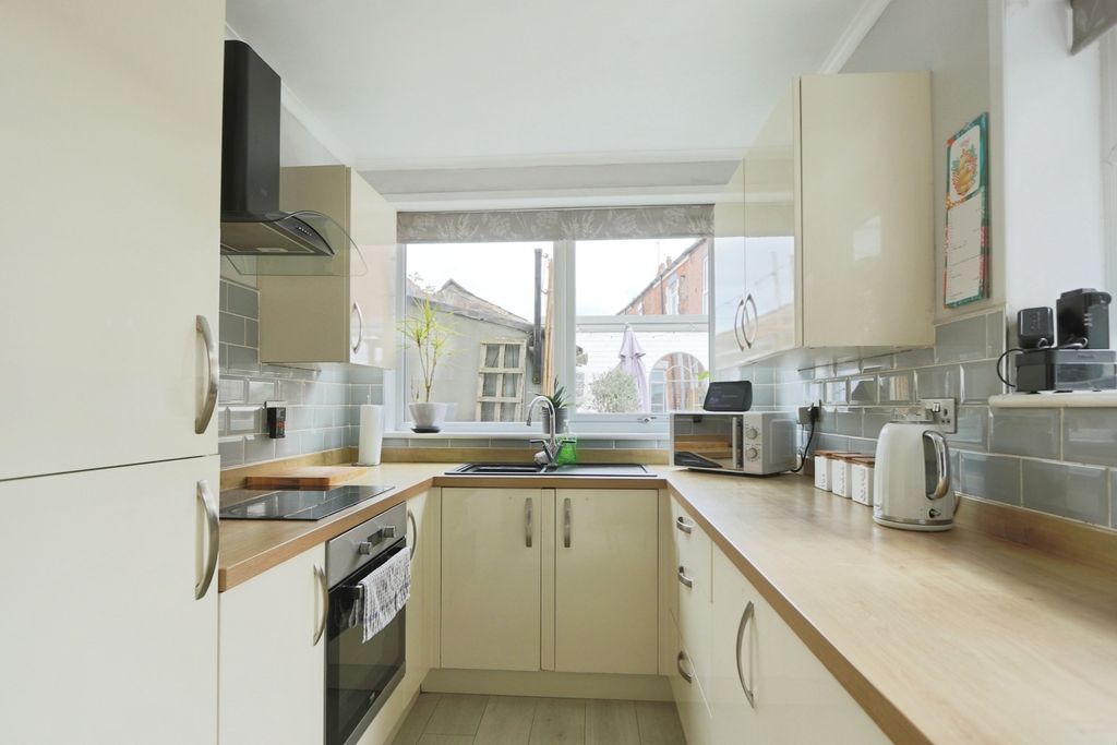 Property photo 3 of 13 4214349