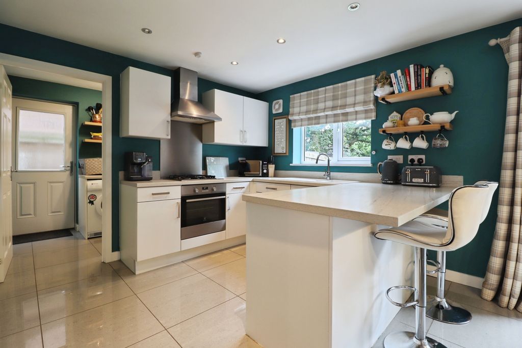 Property photo 3 of 18 Kitchen