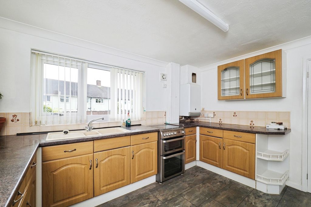 Property photo 3 of 14 Kitchen