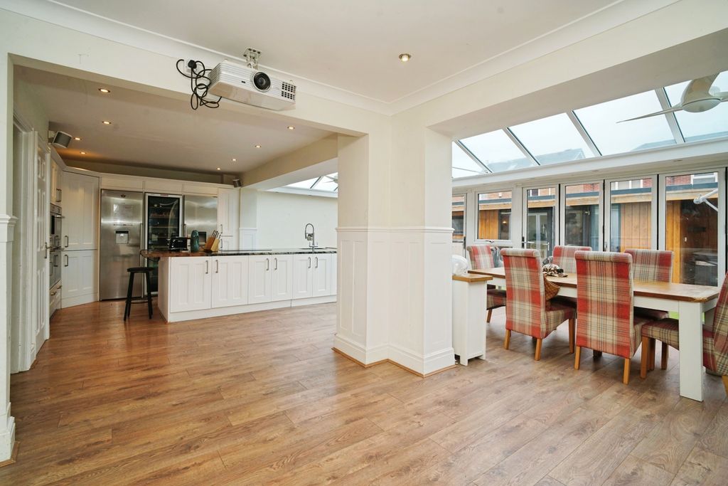 Property photo 3 of 34 Photo #3