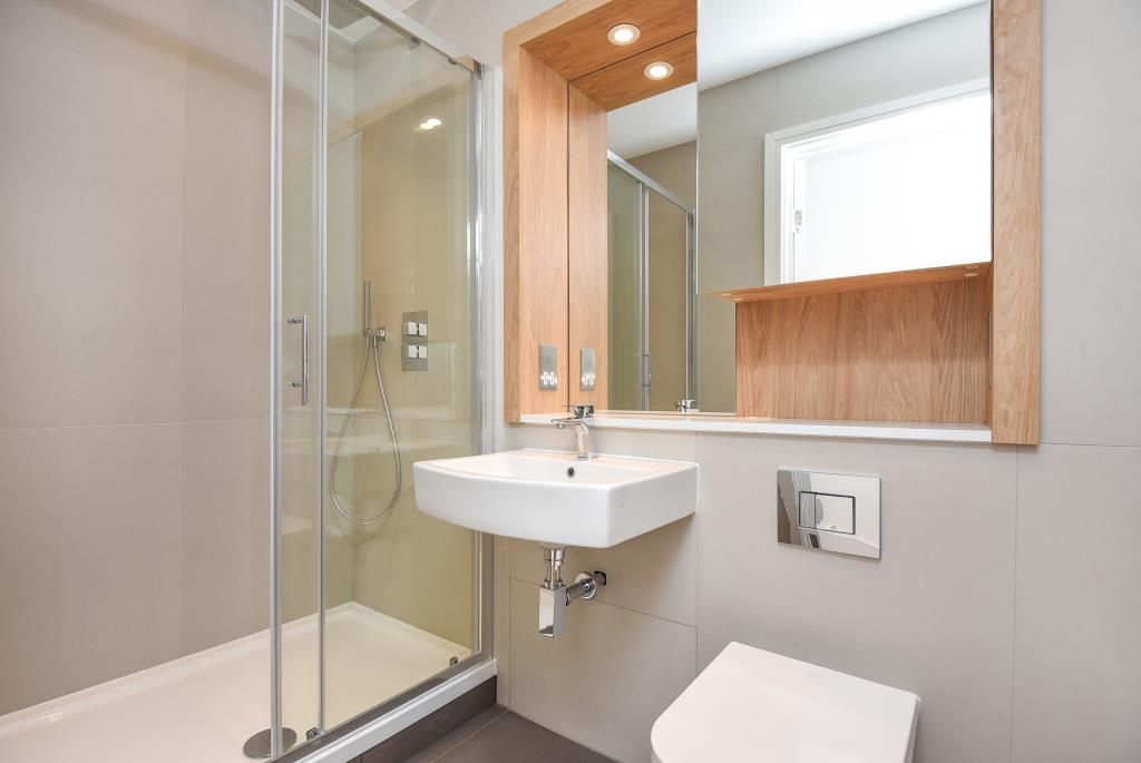 Property photo 3 of 10 Bathroom