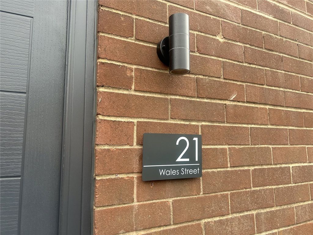 Property photo 2 of 18 External