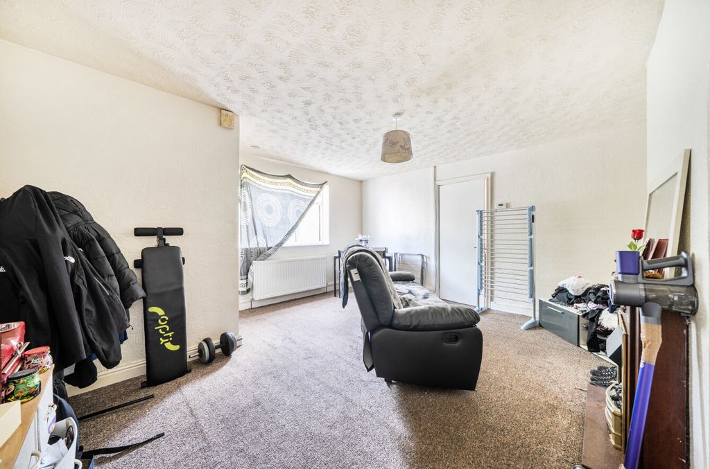 Property photo 3 of 11 1466006-7-6A115A9...