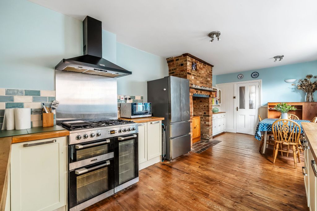Property photo 2 of 32