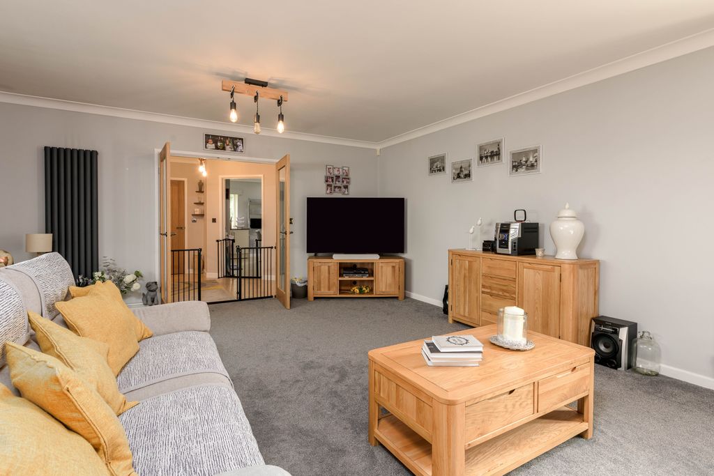 Property photo 2 of 33