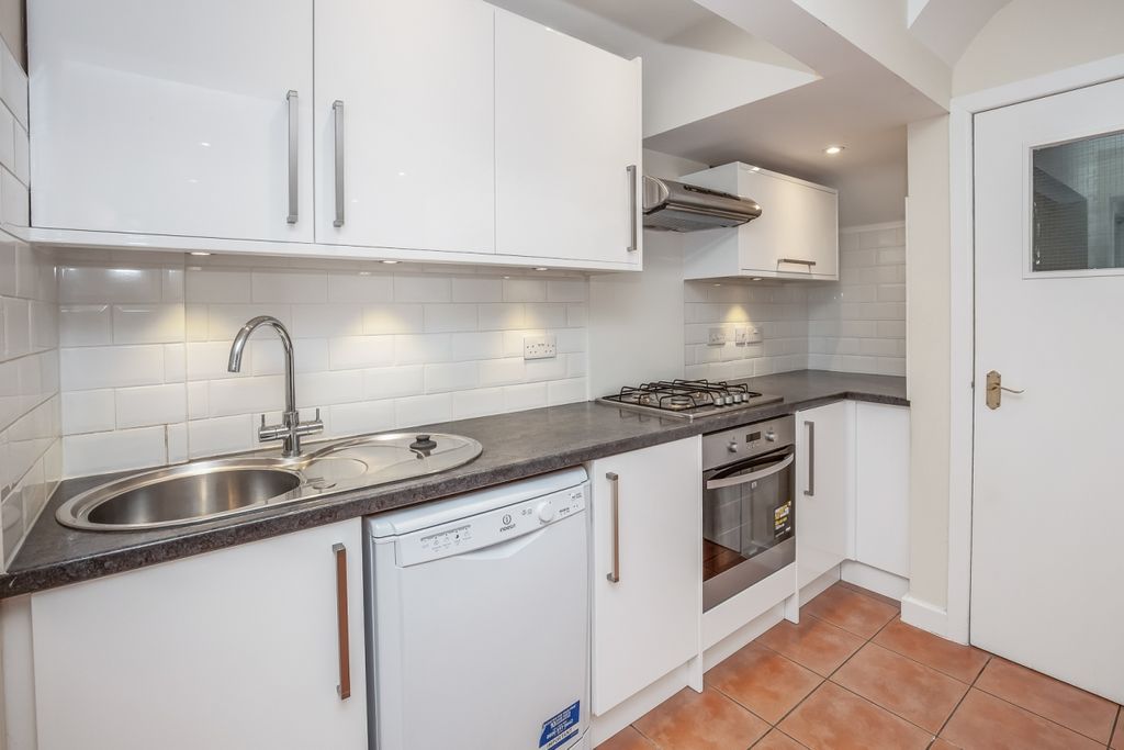 Property photo 3 of 11 Kitchen