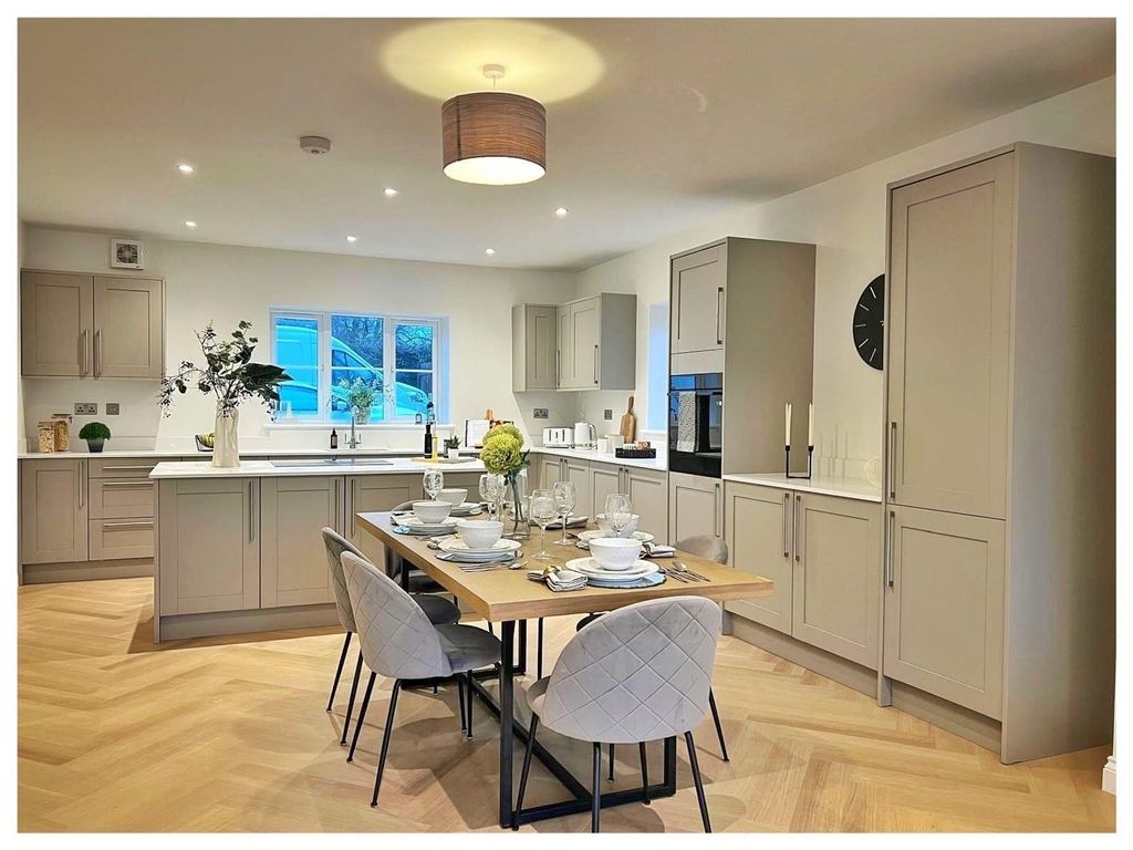 Property photo 2 of 30