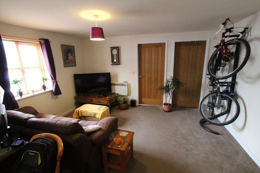Property photo 3 of 9 Living Area