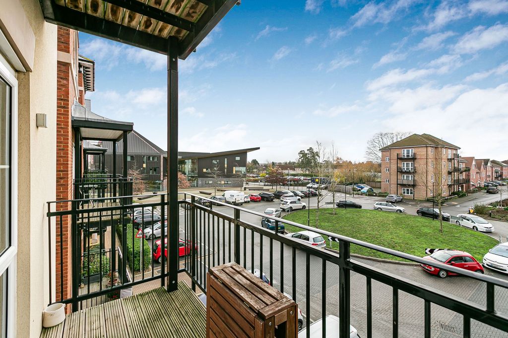 Property photo 2 of 21