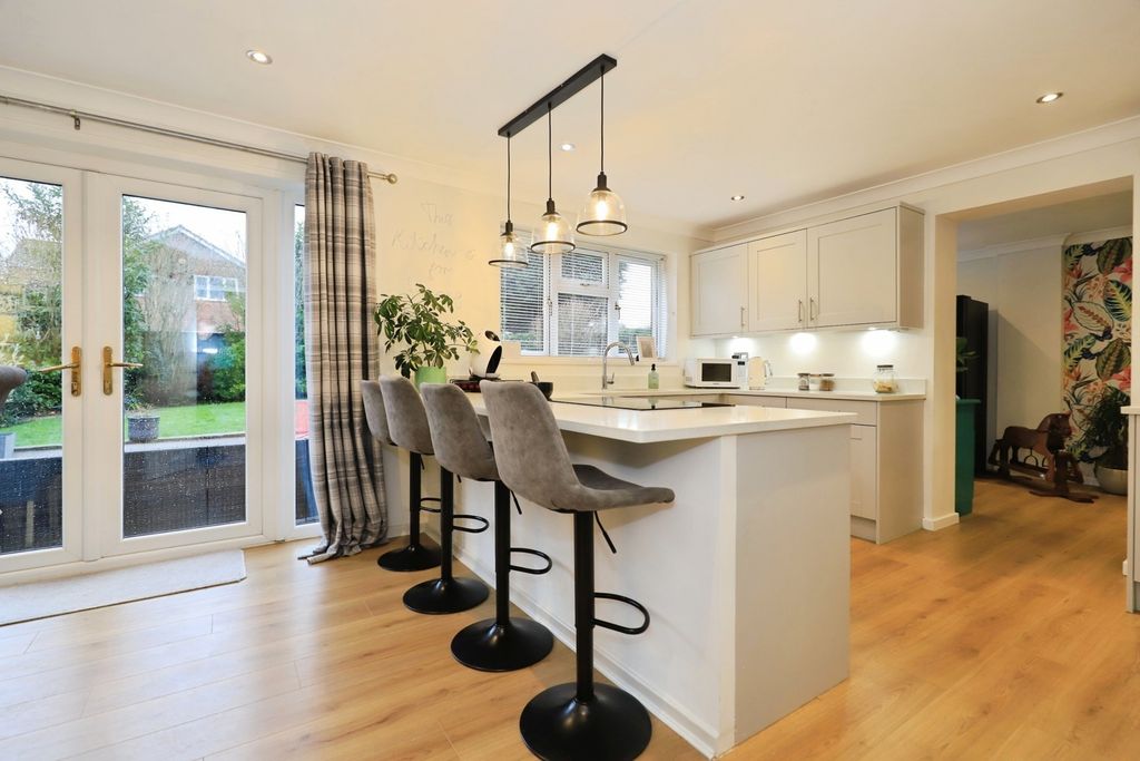 Property photo 3 of 20 Kitchen/Dining Room