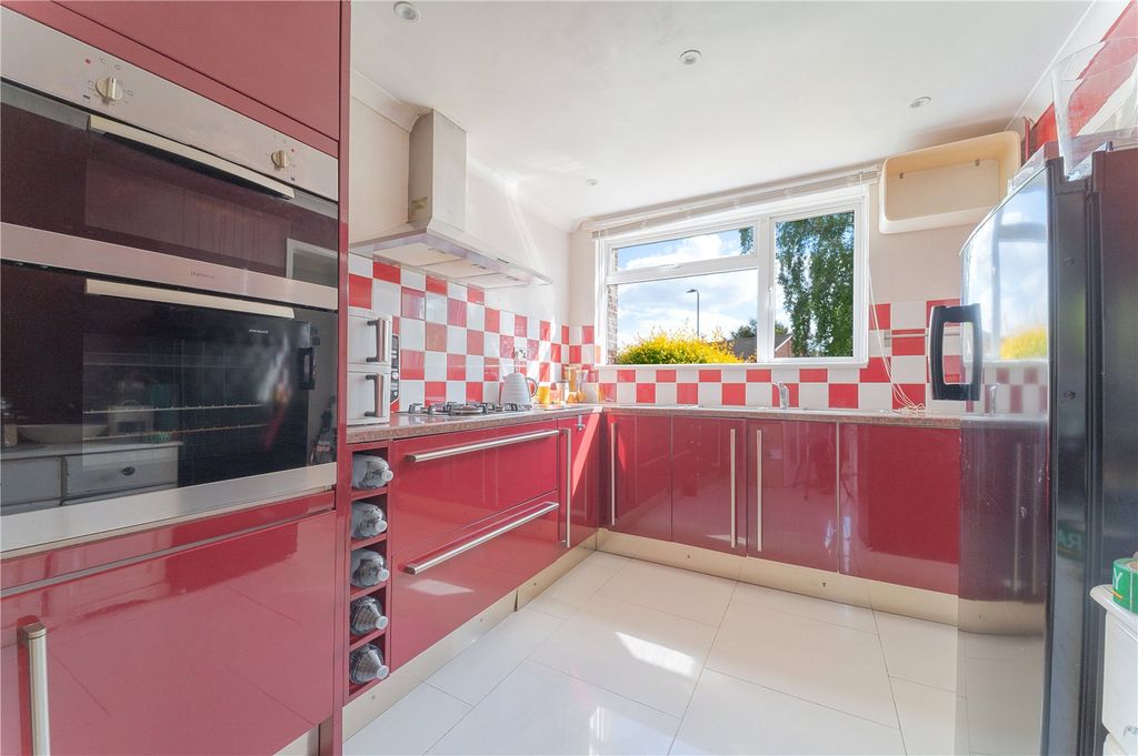 Property photo 2 of 10 Kitchen