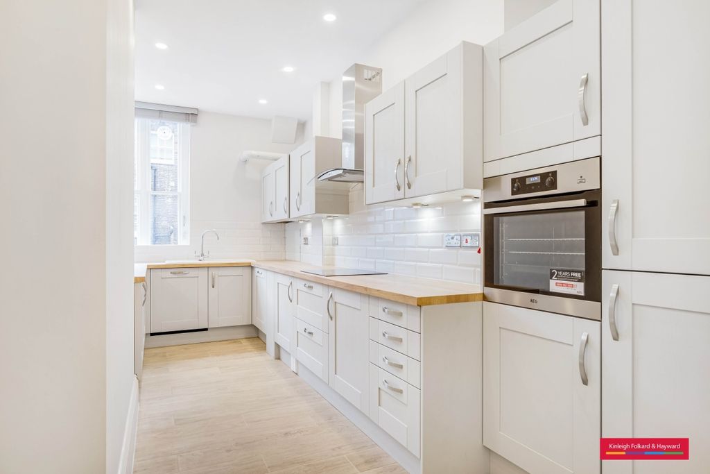 Property photo 2 of 9 Kitchen