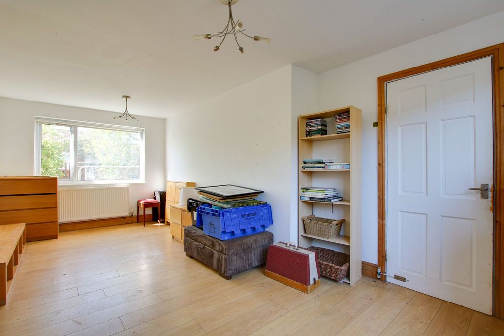 Property photo 2 of 23